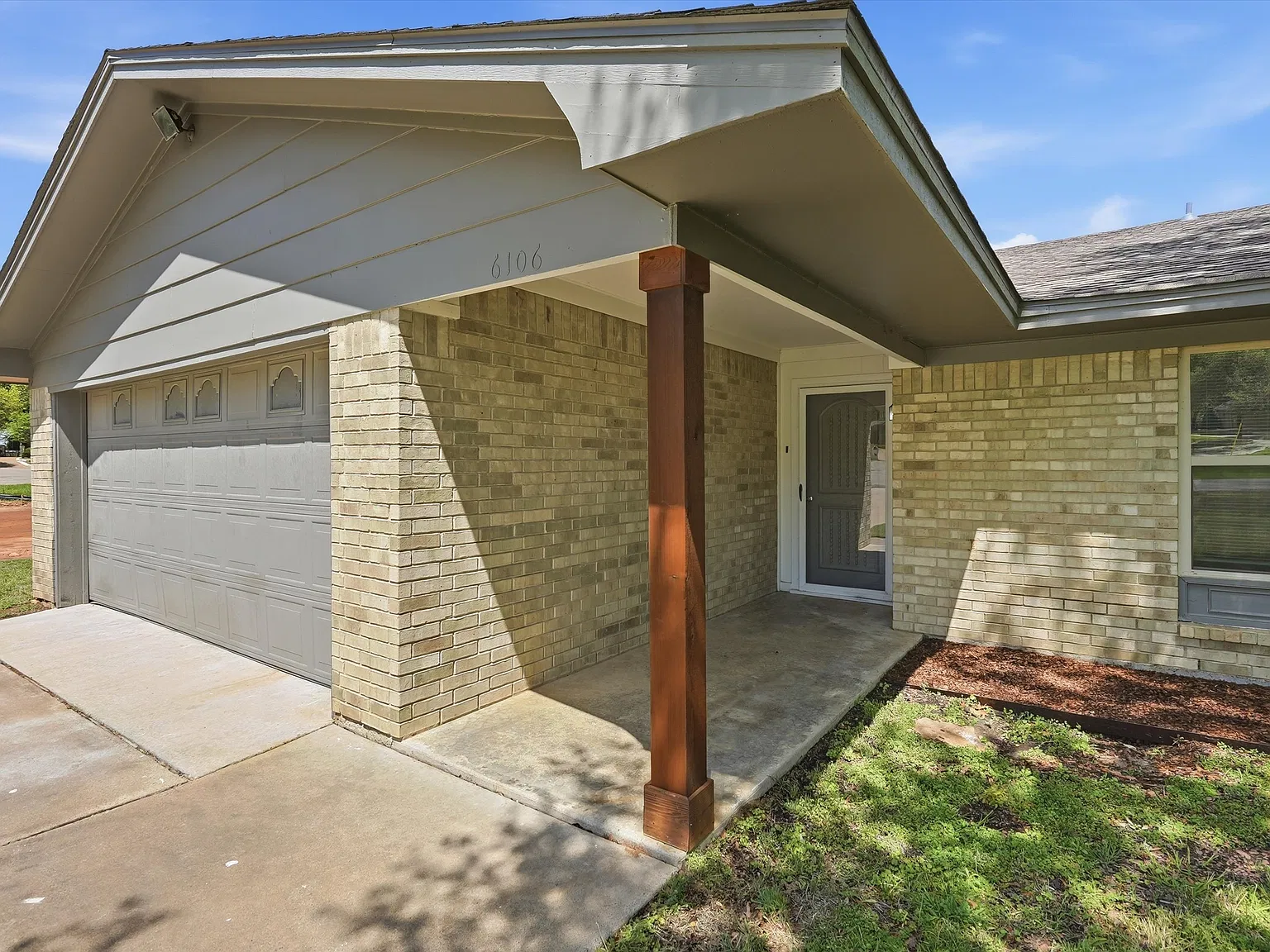 3 bed, 1698 sqft, $2,200 — Photo 3
