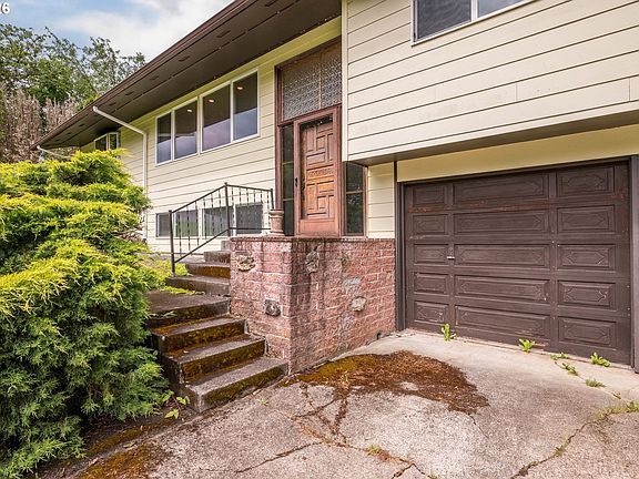 2nd image of 111 Canyon View Dr