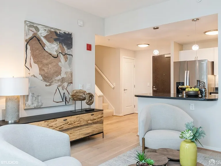 88 King St #104 — Photo 13