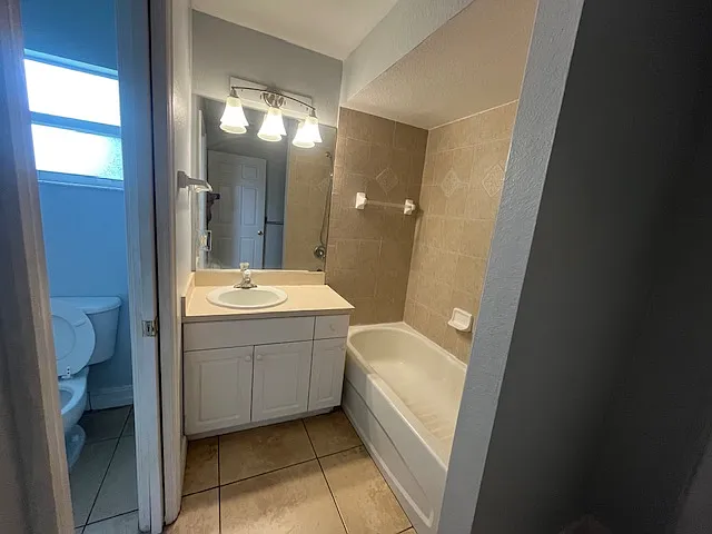 1736 SW 15th St — Photo 8