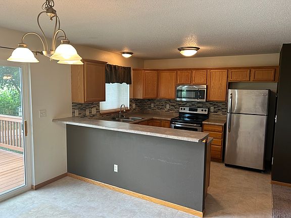 3rd image of 546 Sicily Ct
