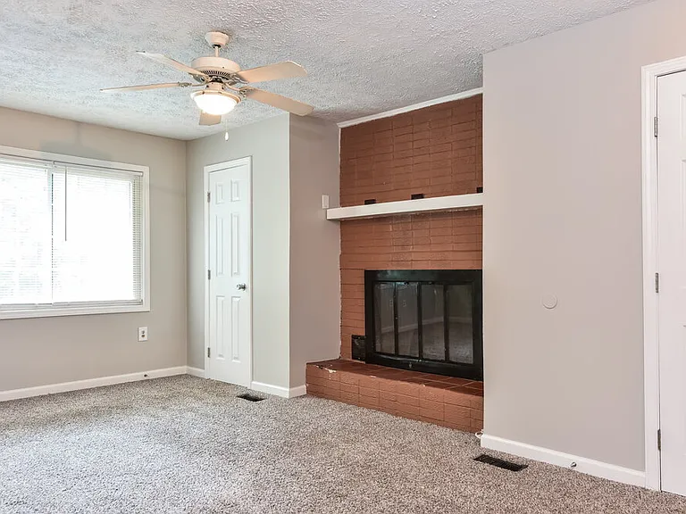 160 Swan Lake Dr — Photo 12