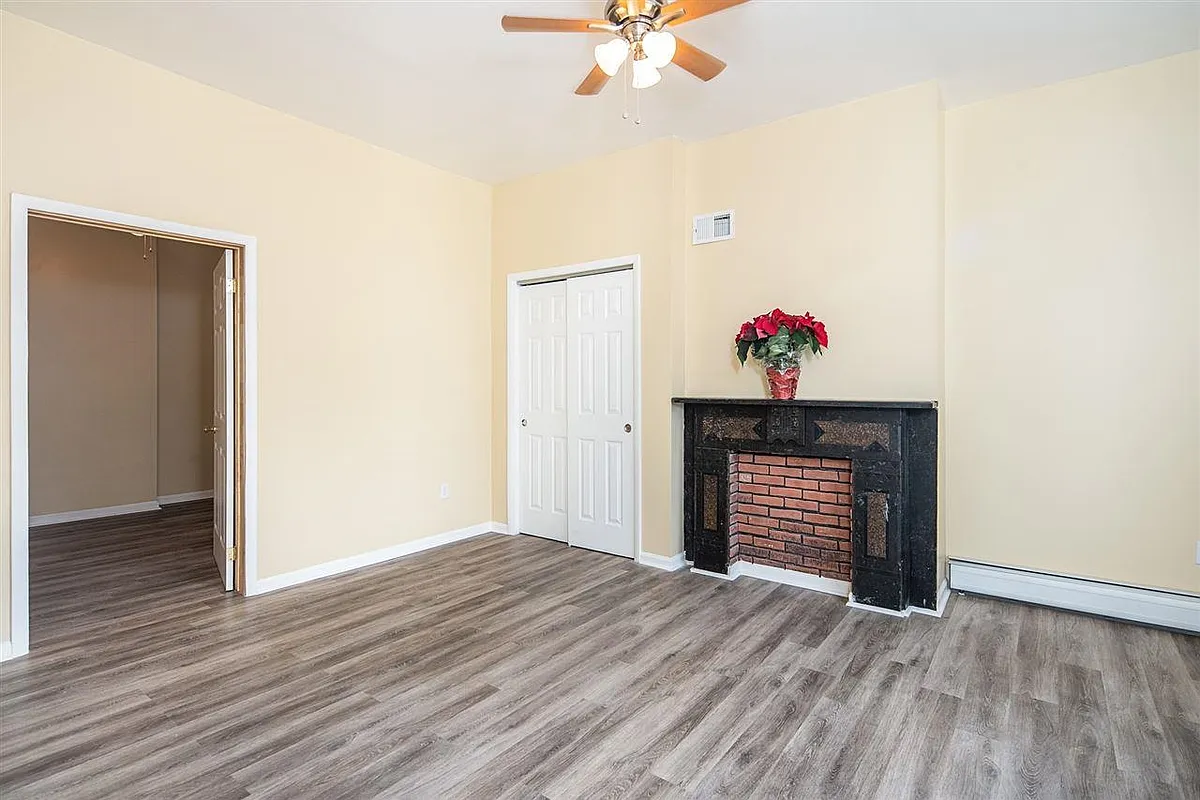 Building Photo - 13 E 52nd St #1