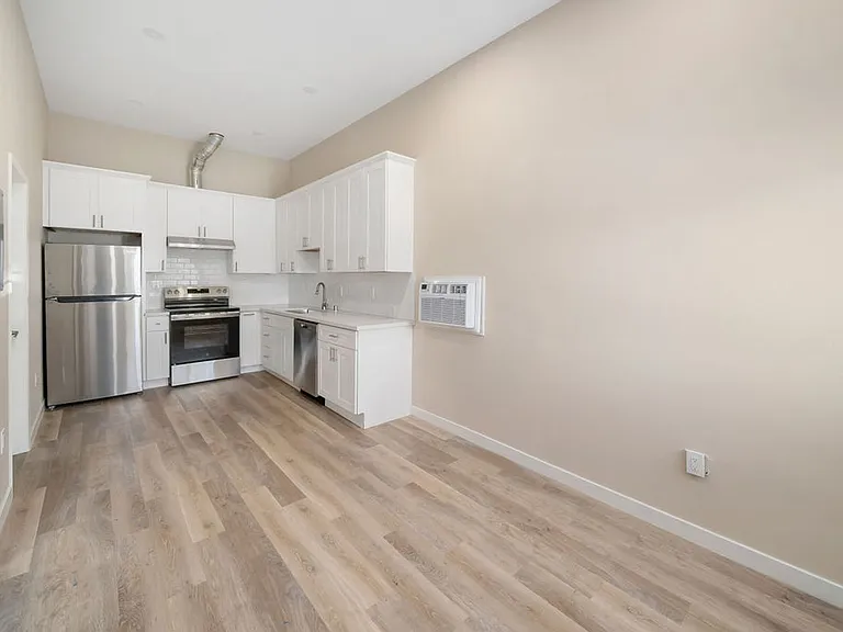 5353 Olmeda Ave — Photo 2