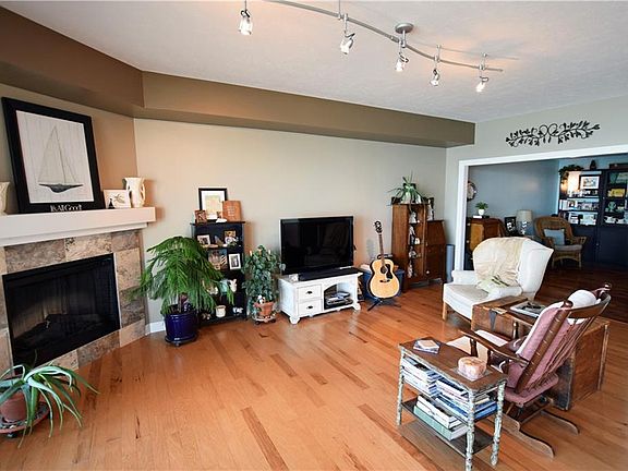 3rd image of 9315 Larimar Dr #9E