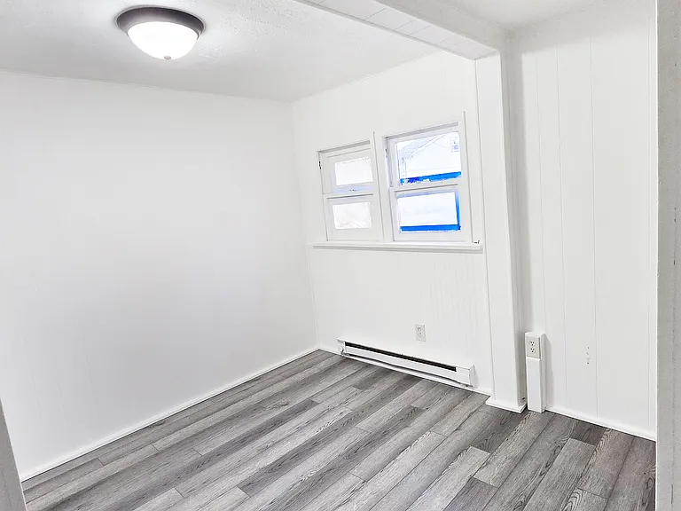 105 Maple Ave — Photo 6