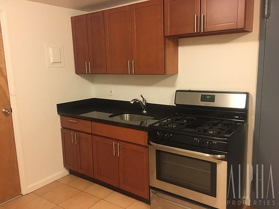 3rd image of 199 Henry St APT 1A