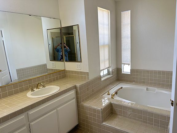 5th image of 2543 Spinnaker Ave