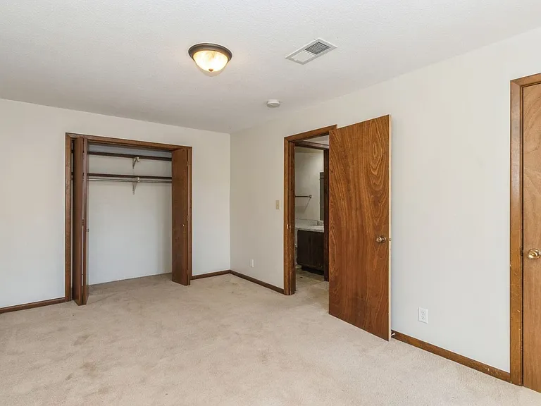 147 20th Avenue SW — Photo 11