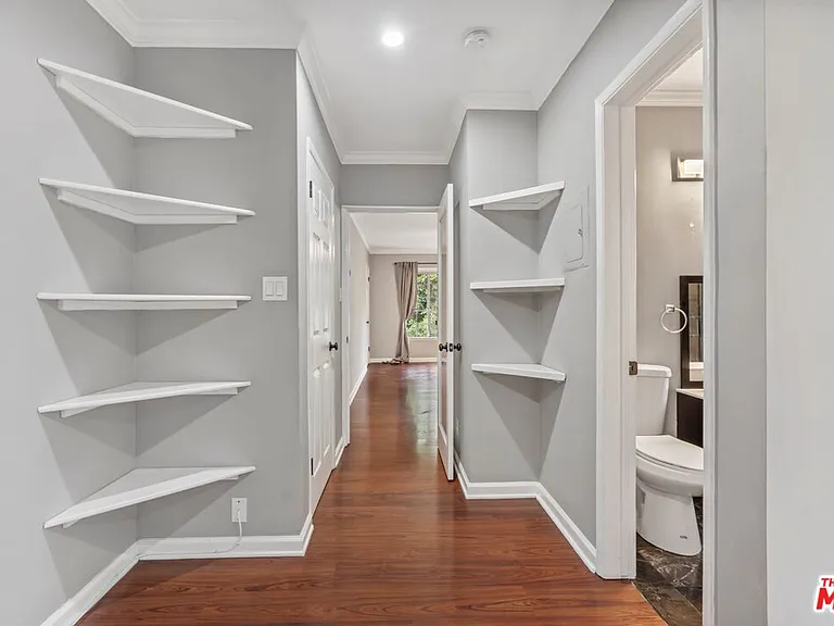 6226 1/2 De Longpre Ave — Photo 3