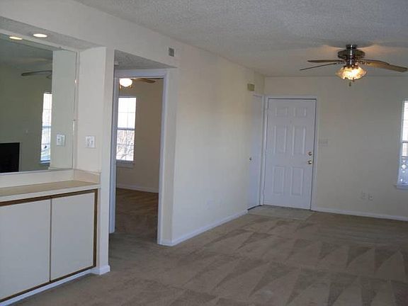 Living room dining room