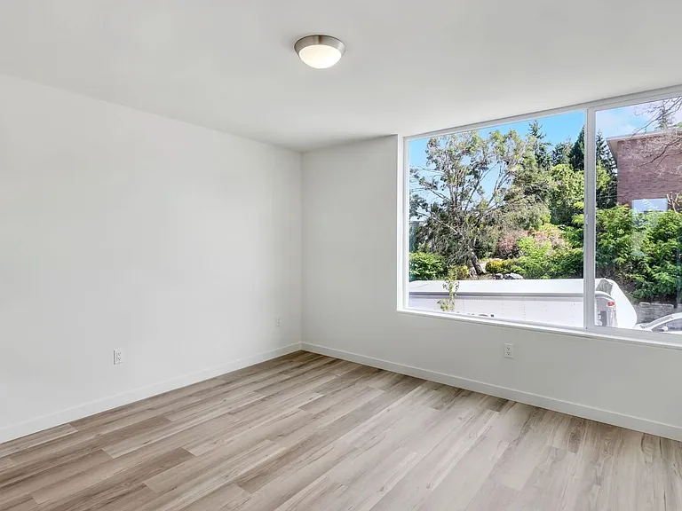 2826 S Walden St — Photo 13