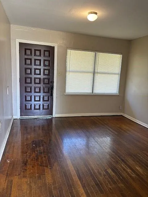3 bed, 1.0 bath, 1150 sqft, $1,500 — Photo 2