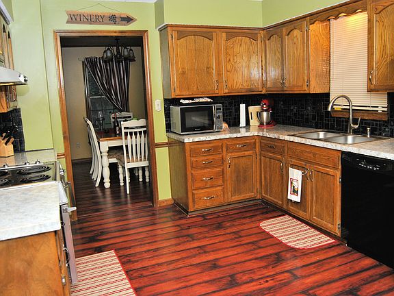 4th image of 204 SE Mount Vernon Dr