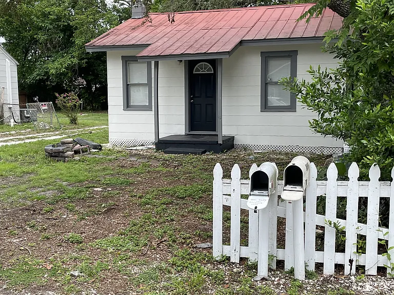 10005 N Arden Ave #A — Photo 2