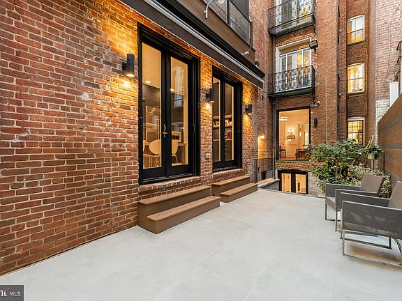 3rd image of 2137 R St NW