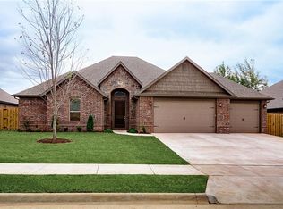 2003 NE Steinbeck Dr, Bentonville, AR 72712