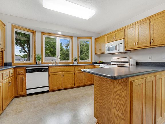 4th image of 7085 24th St N