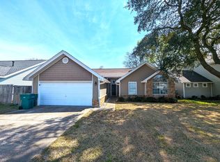 415 Bristol Cv, Mary Esther, FL 32569