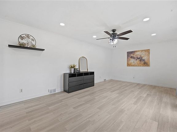 5th image of 8 Merrydale Dr