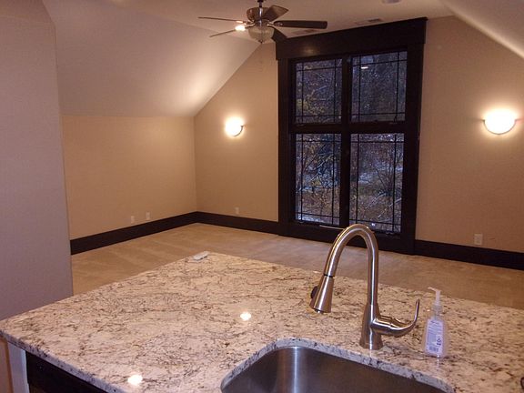 3rd image of 105 Pleasant Cove Dr