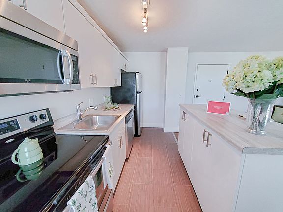 2nd image of 836 Park Ave #87ECE4010