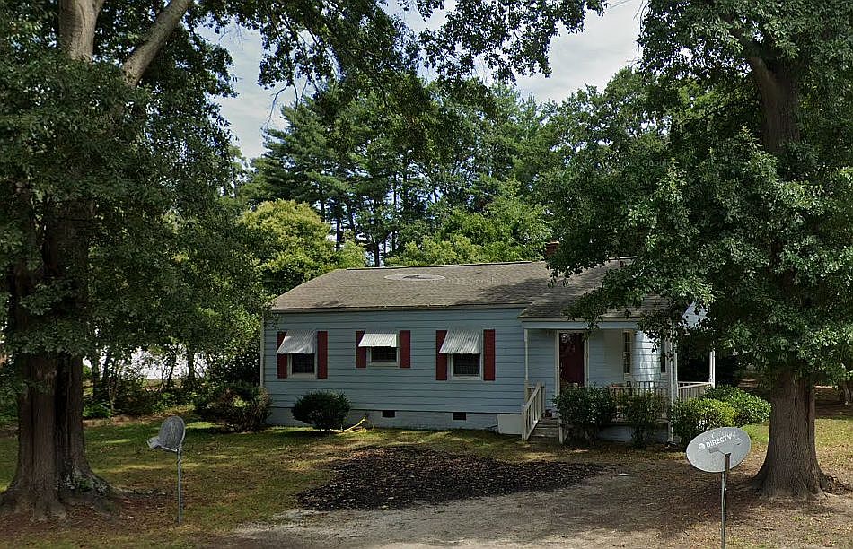 2nd image of 2 Forest Cir