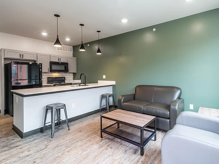 The Bentley Apartments — Photo 15
