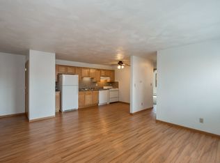 204 208 Main St, Hills, IA 52235