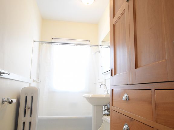 5th image of 4000 Aldrich Ave S APT 1