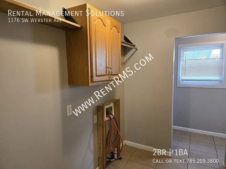 1176 SW Webster Ave — Photo 8