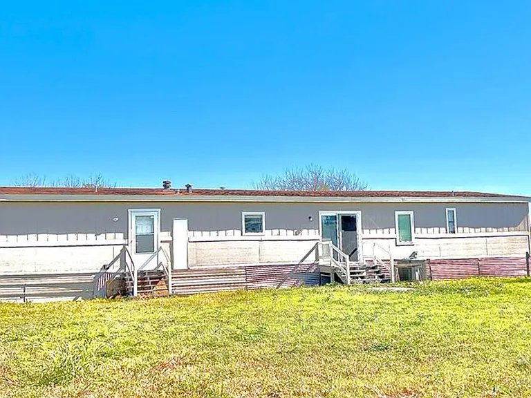 18425 Blake Manor Rd — Photo 15