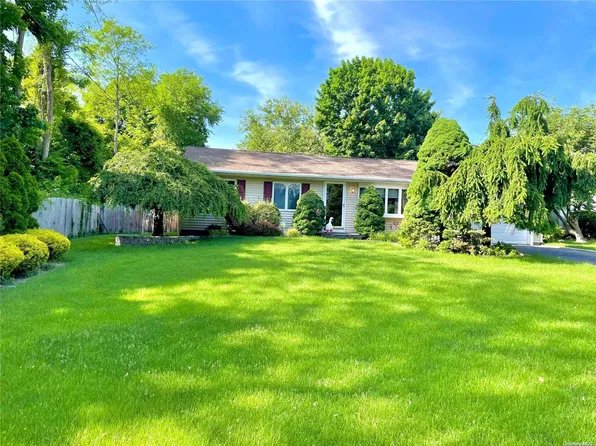 7 Janice Lane, Selden, NY 11784