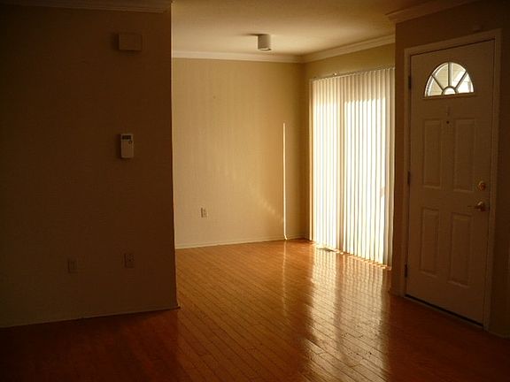 5th image of 24608 Primrose Ln #1