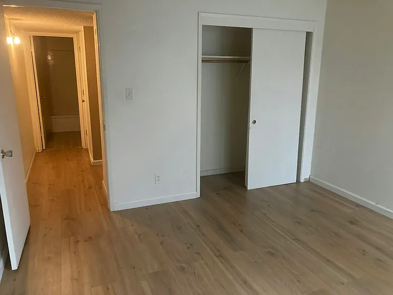 1351 Buckingham Way #11 — Photo 6