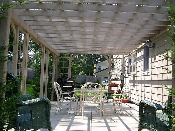 Patio w/pergola