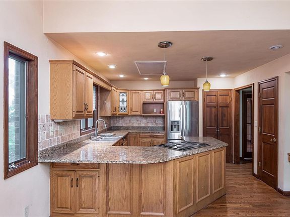 5th image of 13 Pinebrook Ct