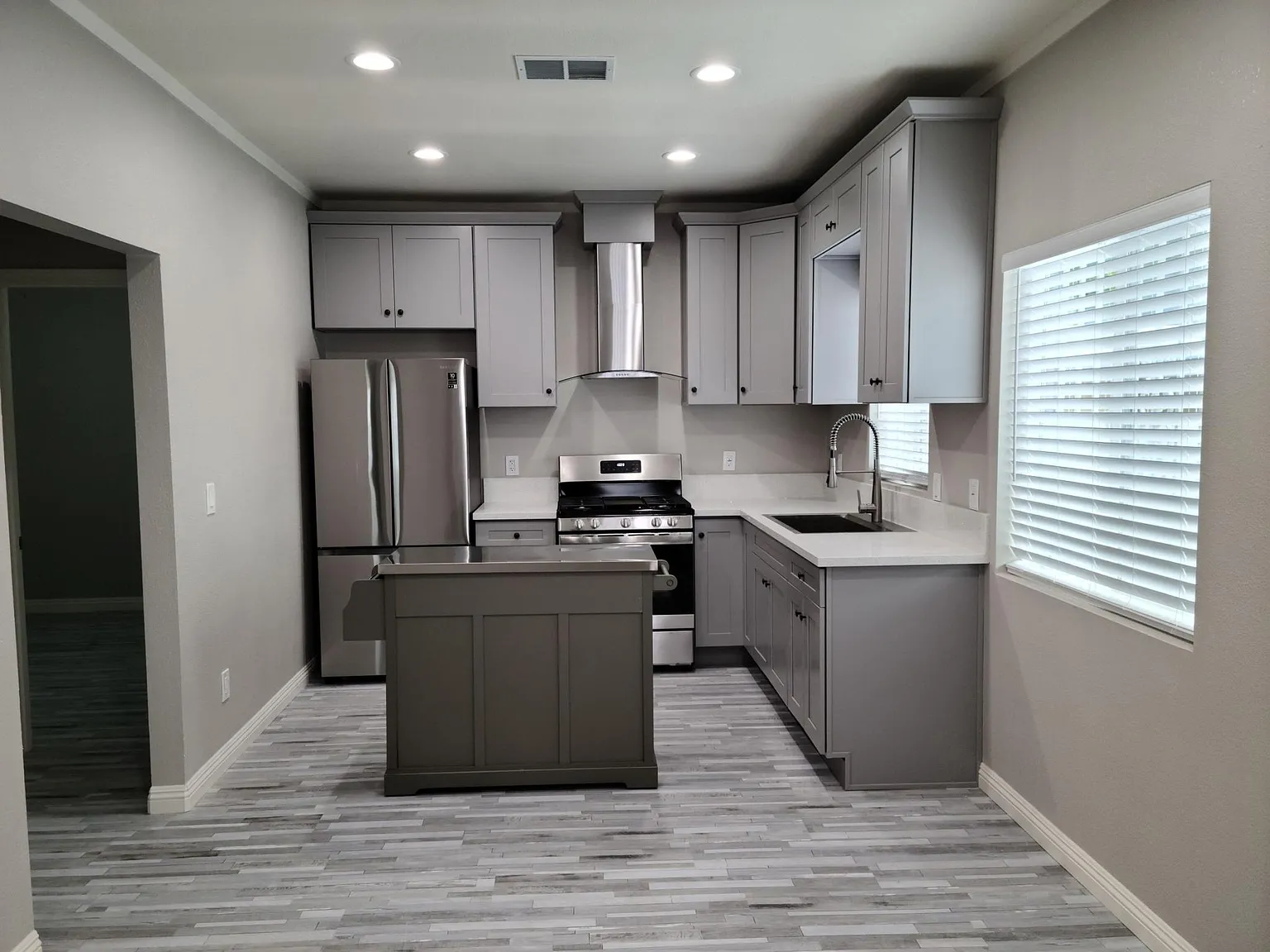 2 bed, 671 sqft, $2,700 — Photo 2