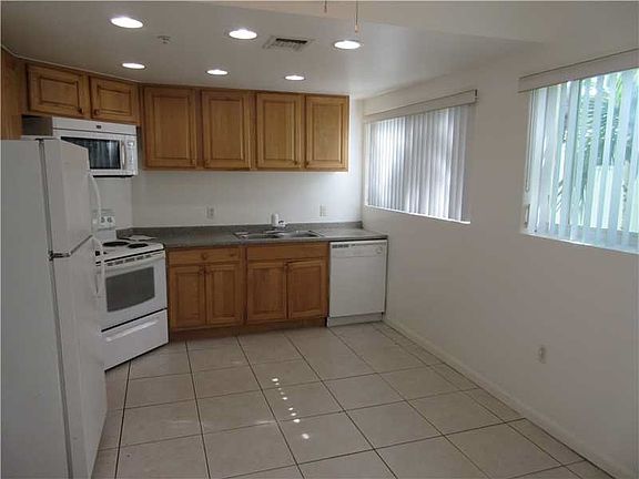 2nd image of 8216 Crespi Blvd APT 2