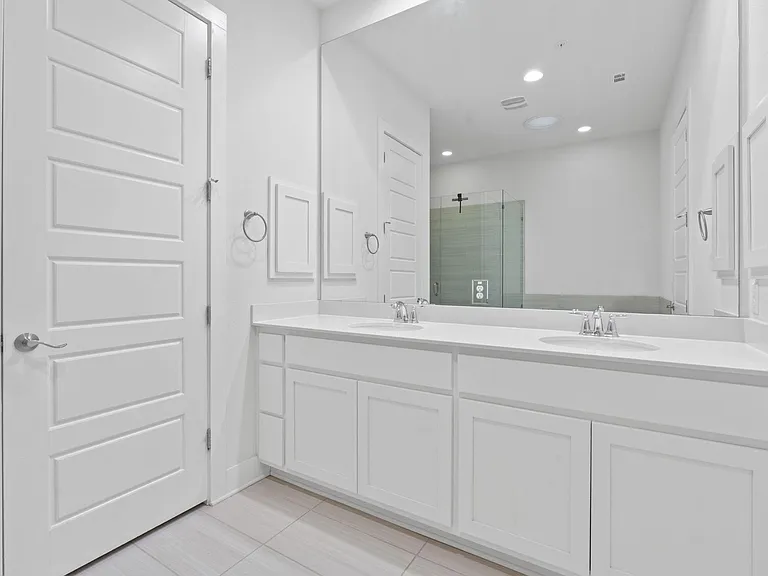 4211 Berkman Dr — Photo 15