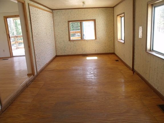 3rd image of 227 Windsor Dr