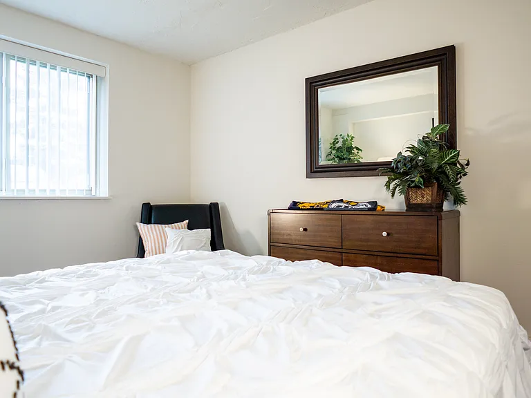College Towers Apartments — Photo 12