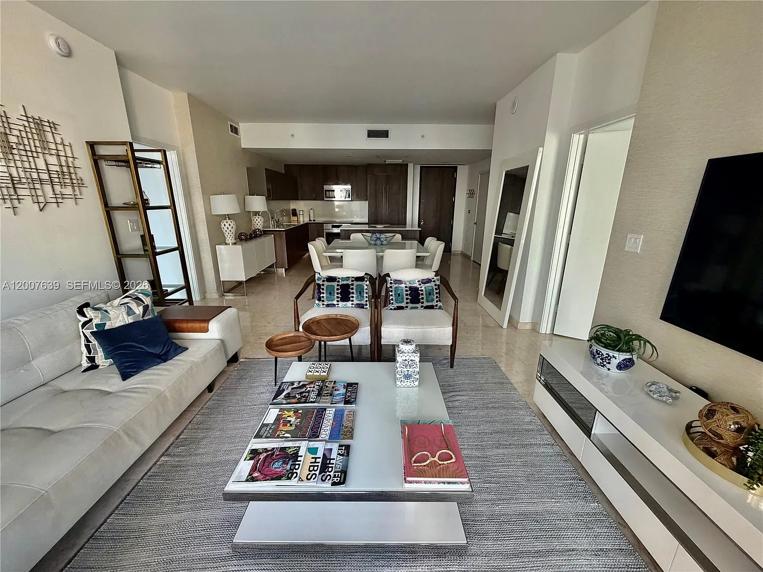 Rise Condo — Photo 2