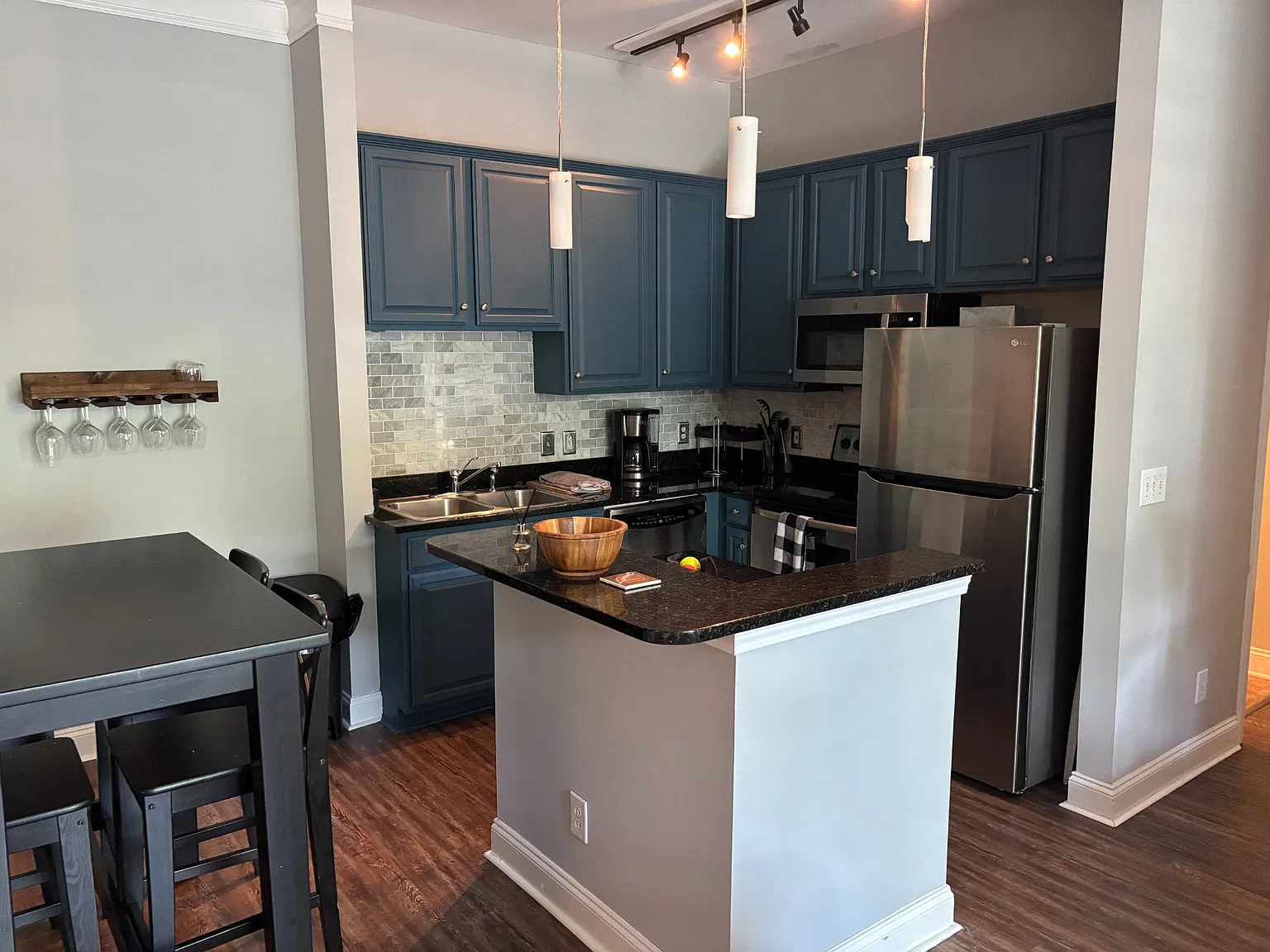 2 bed, 935 sqft, $2,395 — Photo 2