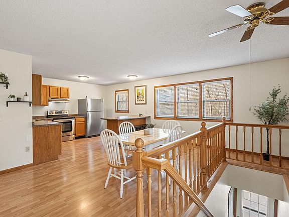 5th image of 11886 194th Ave NW
