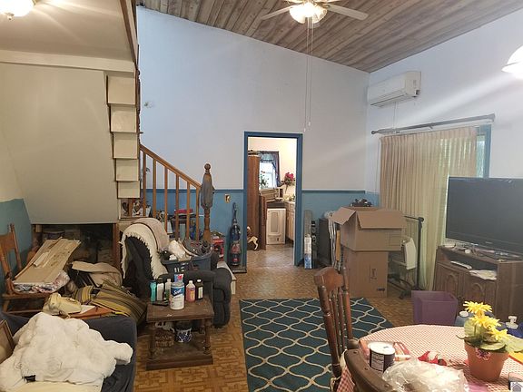 3rd image of 306 Skip Jack Ln