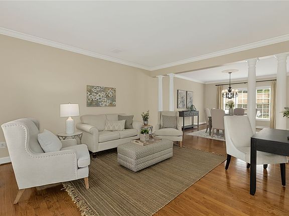 4th image of 7 Hitchcock Ln