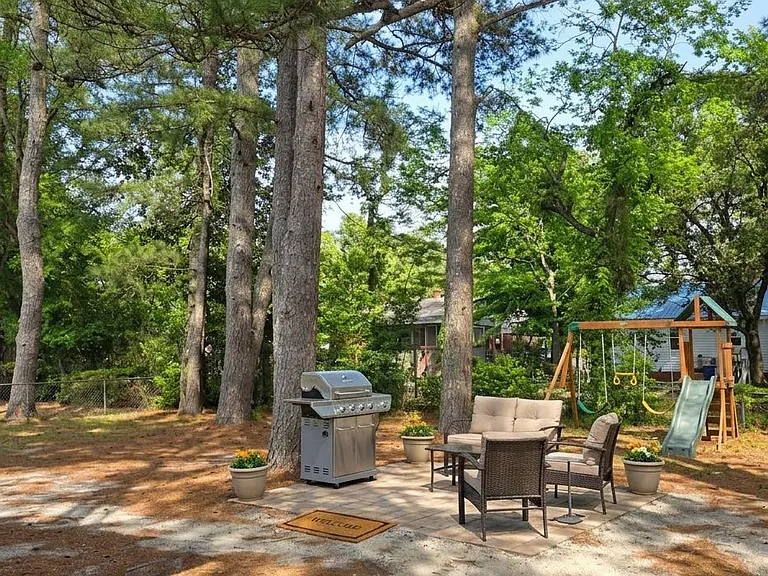 2076 Seneca Dr — Photo 8
