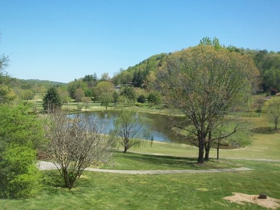 3rd image of 2786 Lakeview Dr