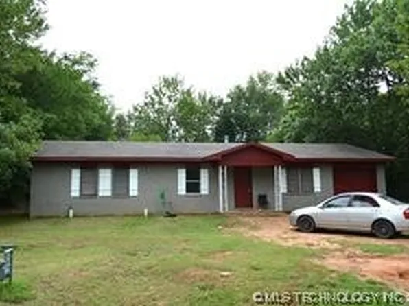 1207 W 2nd St, Hugo, OK 74743
